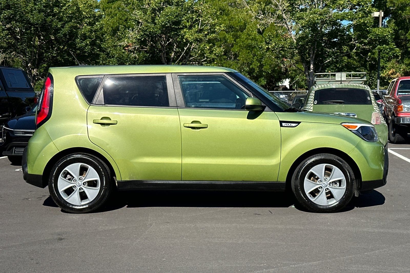 Used 2016 Green Kia Base image 3