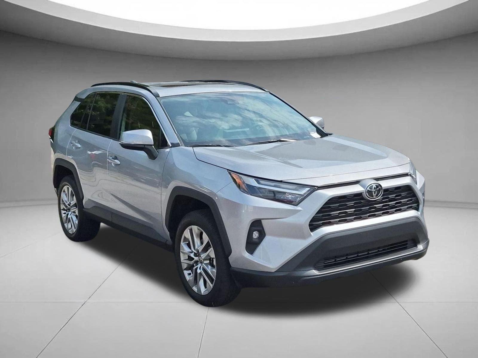 Used 2025 Silver Sky Metallic Toyota XLE Premium image 7