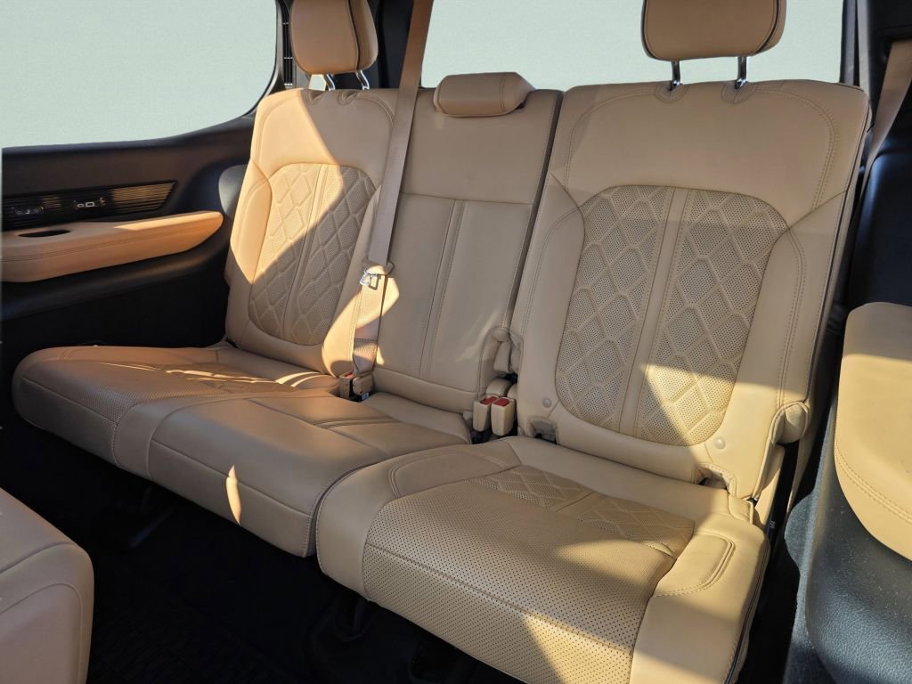 Used 2022 Bright White Clearcoat Jeep Series III image 32