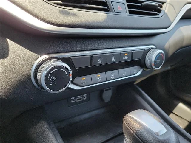 Used 2025 Glacier White Nissan S image 14