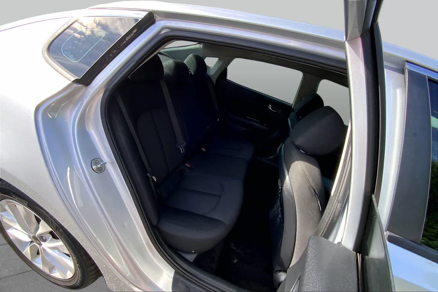 Used 2018 Sparkling Silver Kia LX image 19