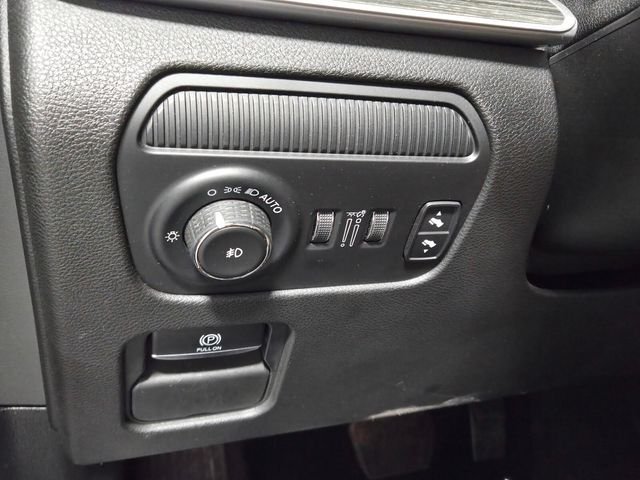 Used 2022 Red Jeep Series III image 29