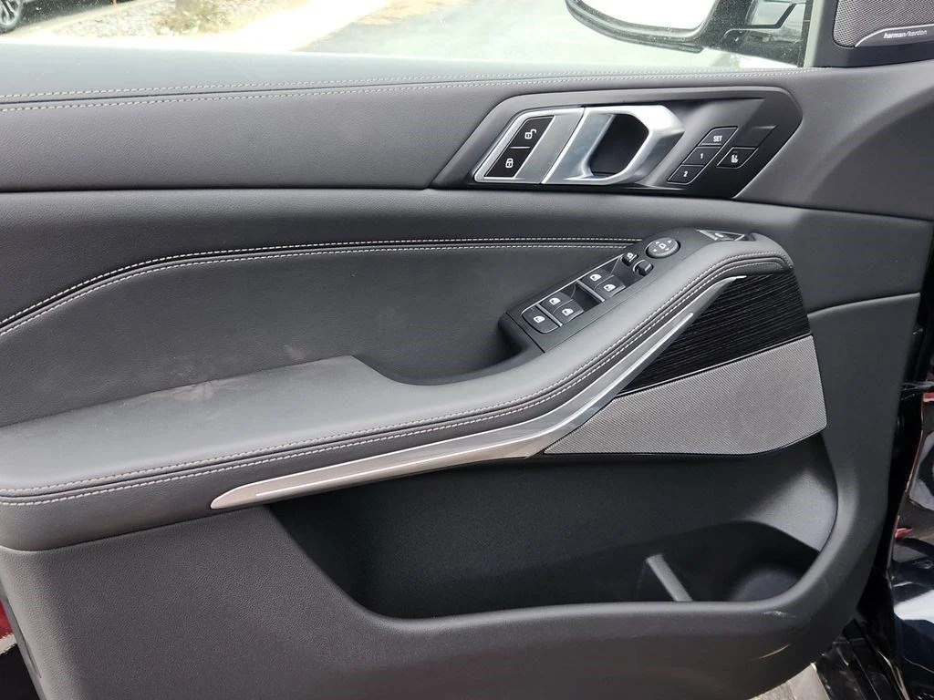 Used 2026 Carbon Black Metallic BMW xDrive40i image 8