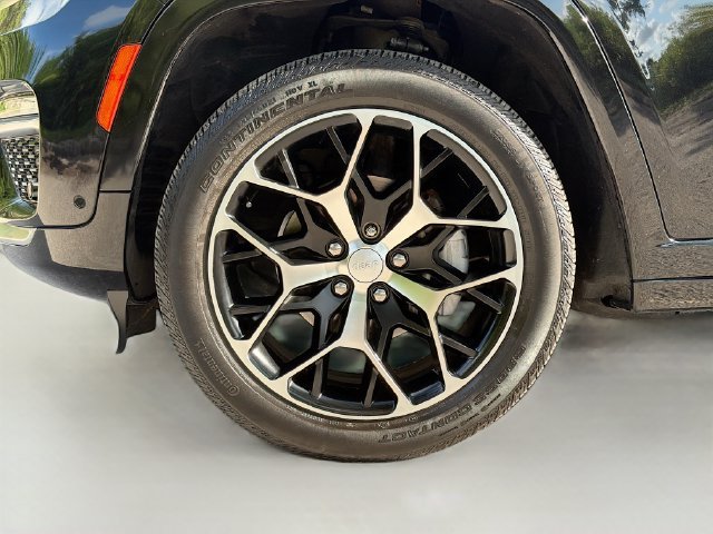 Used 2022 Diamond Black Jeep Summit Reserve image 42