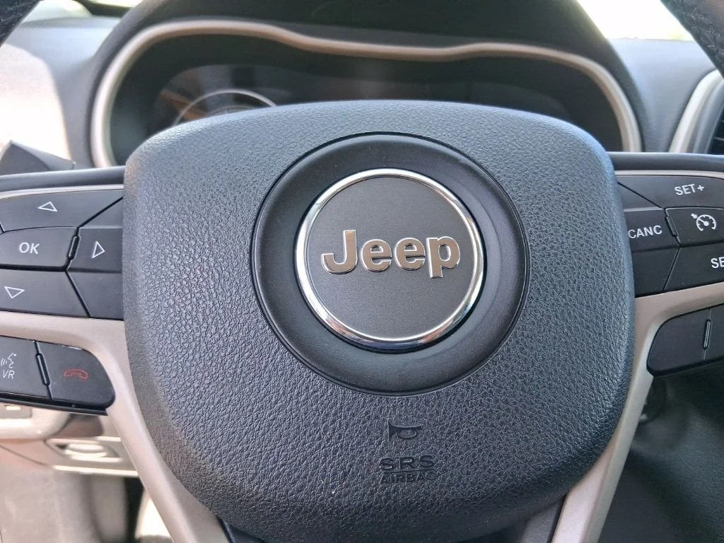 Used 2015 Deep Cherry Red Crystal Pearlcoat Jeep Limited image 17