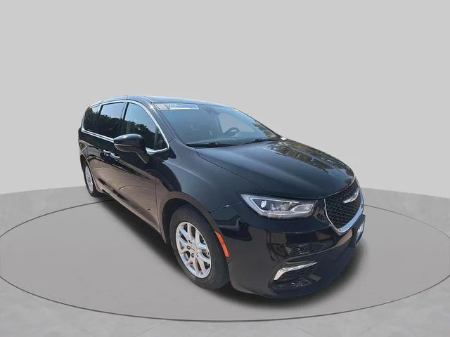 Used 2024 Diamond Black Chrysler Touring L image 10
