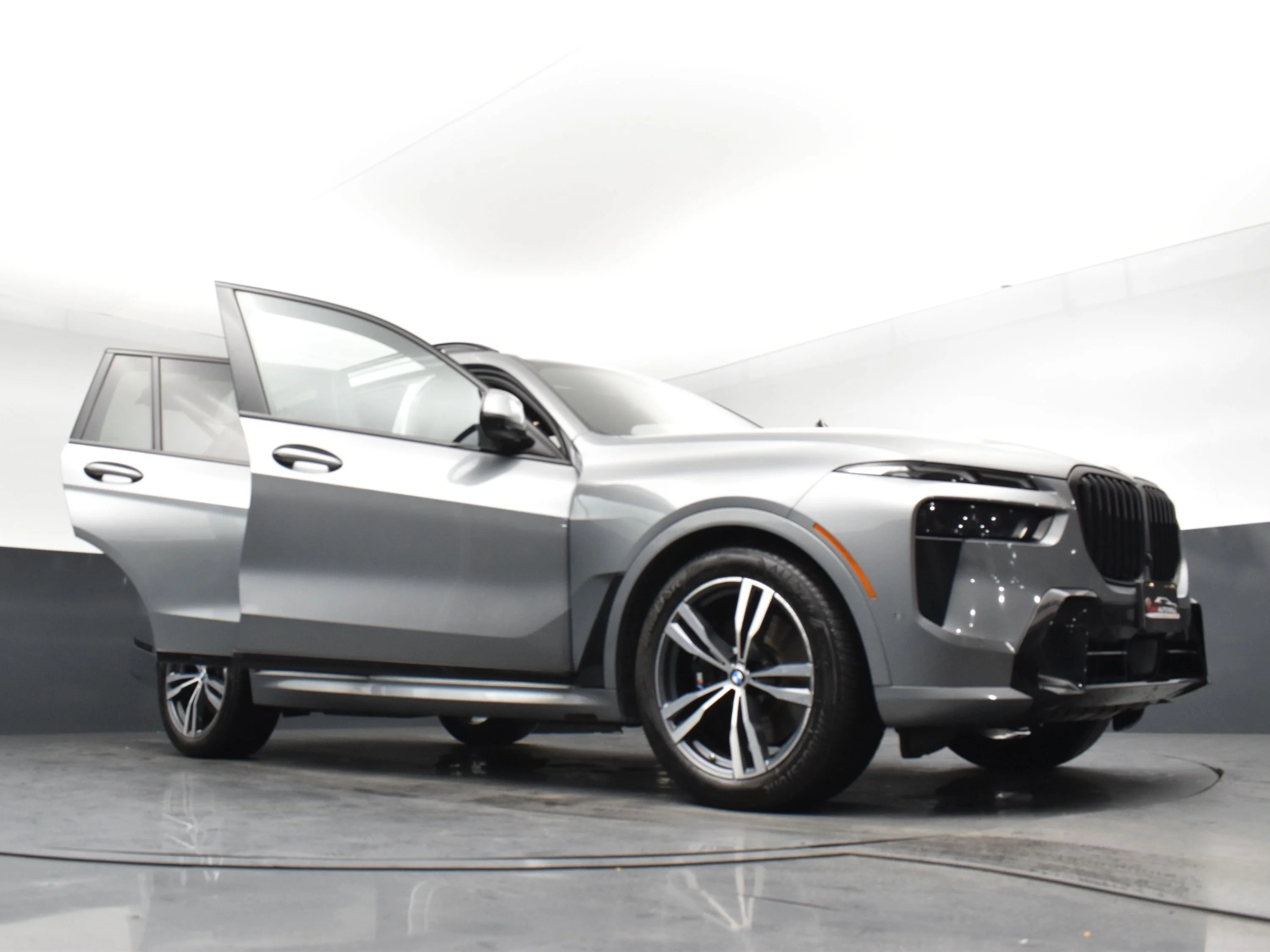 Used 2024 Skyscraper Grey Metallic BMW xDrive40i image 28