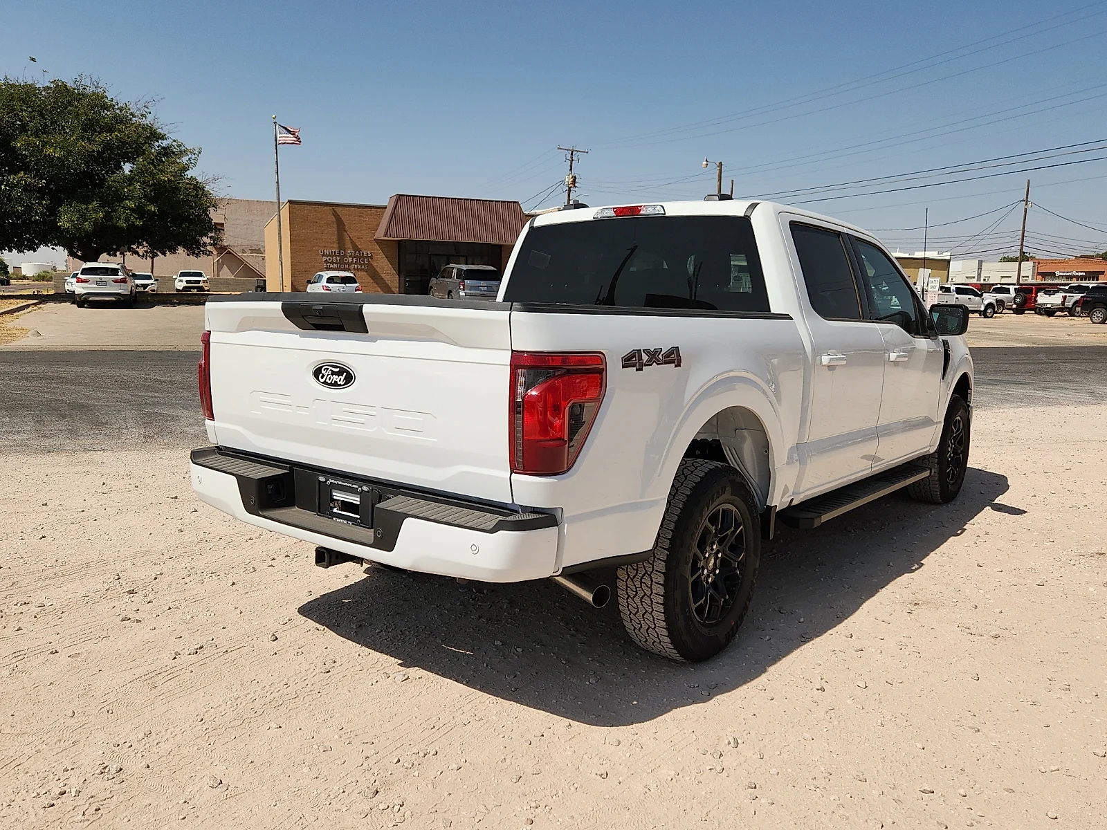 New 2026 Oxford White Ford XLT image 7
