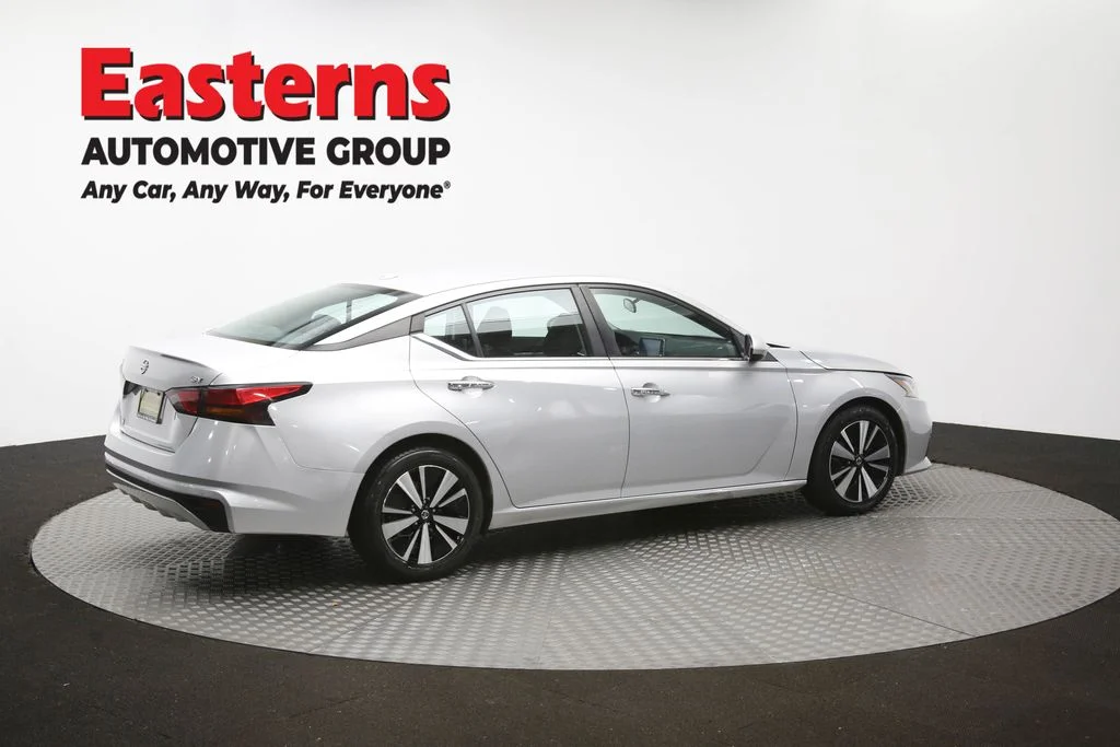 Used 2022 Silver Nissan 2.5 SV image 42