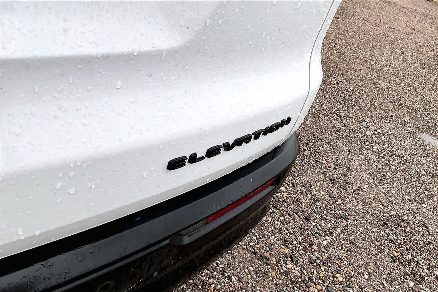 Used 2025 Summit White GMC FWD Elevation image 8