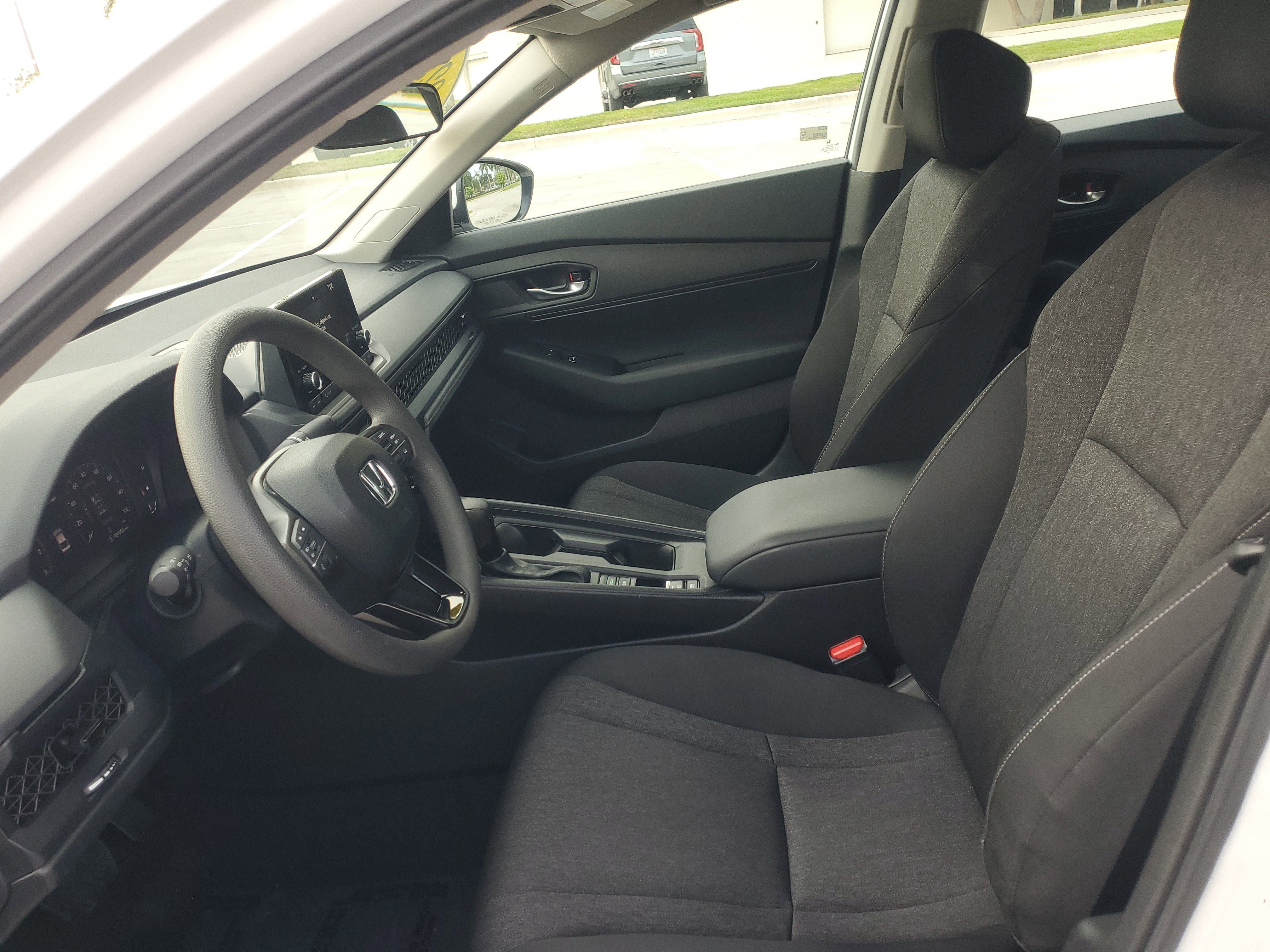 Used 2025 Platinum White Pearl Honda LX image 27