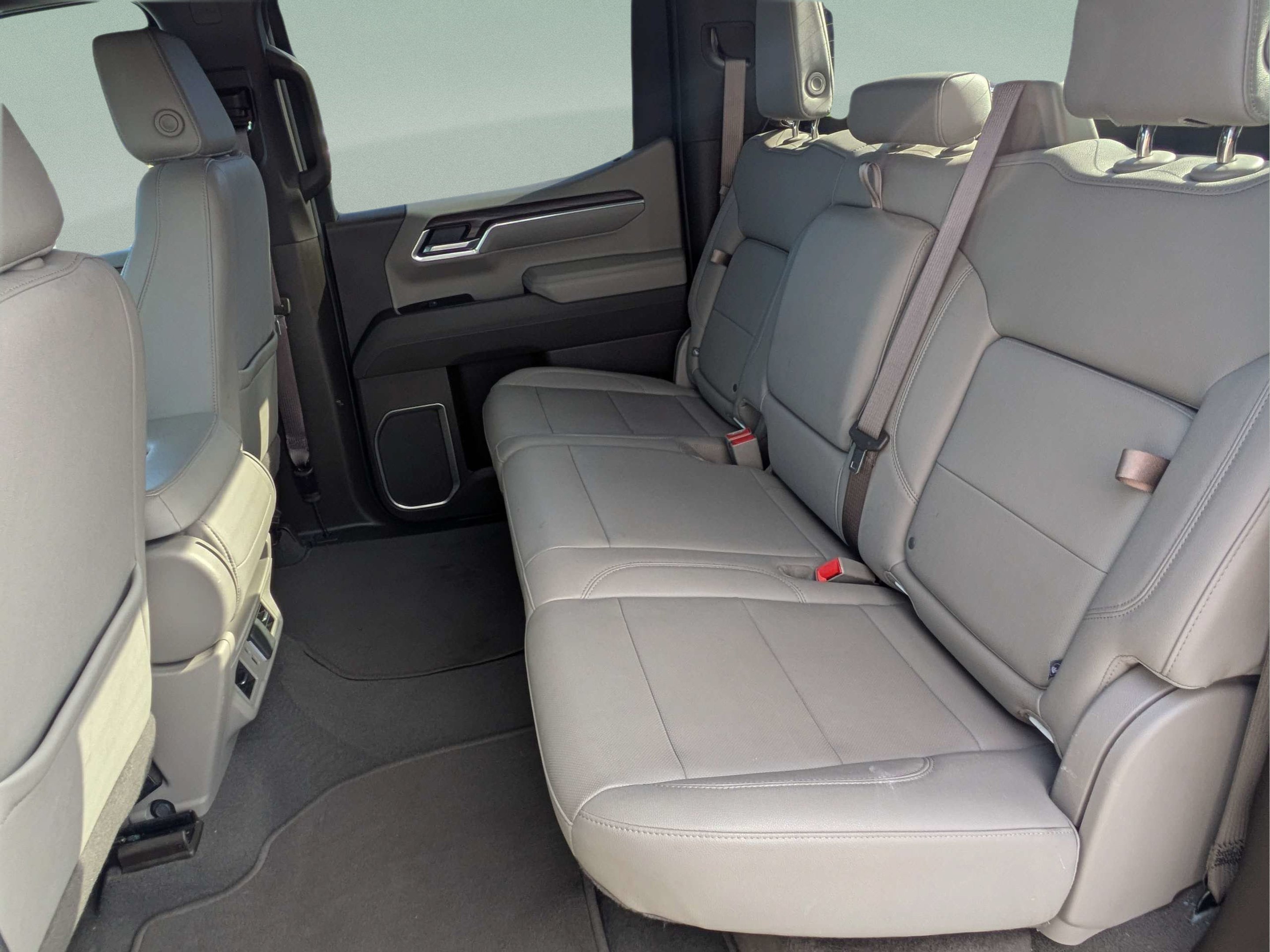 Used 2025 Summit White GMC SLT image 10