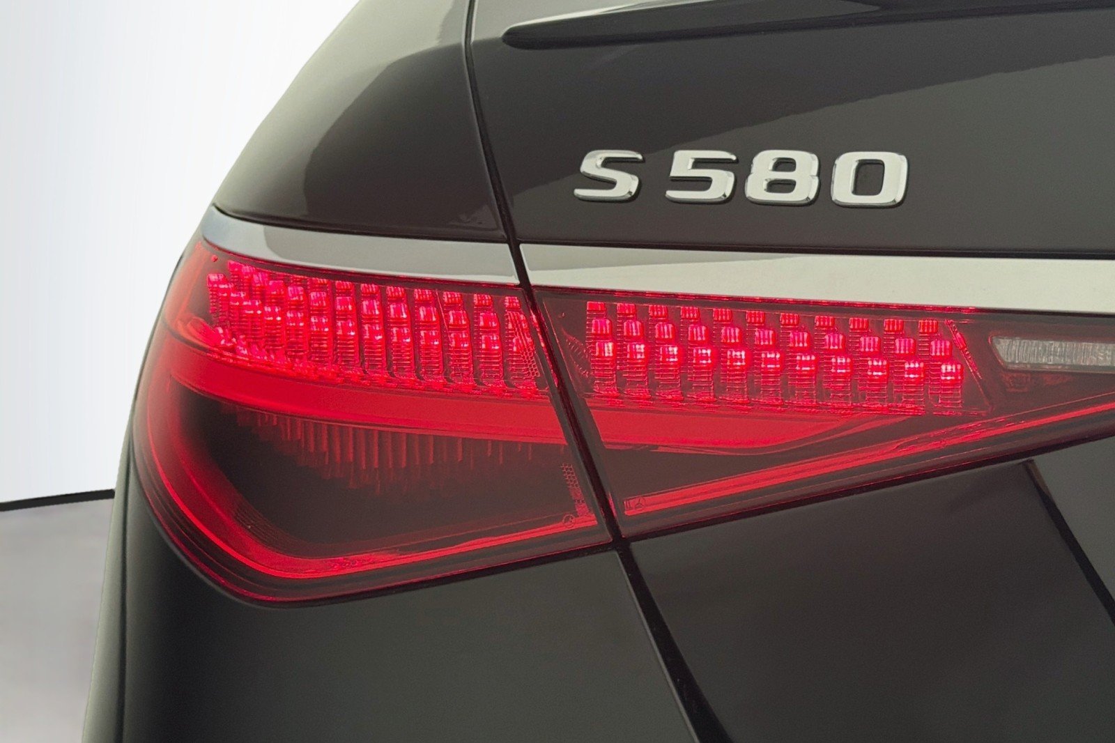 Certified Used 2022 Black Mercedes-Benz S 580 image 19