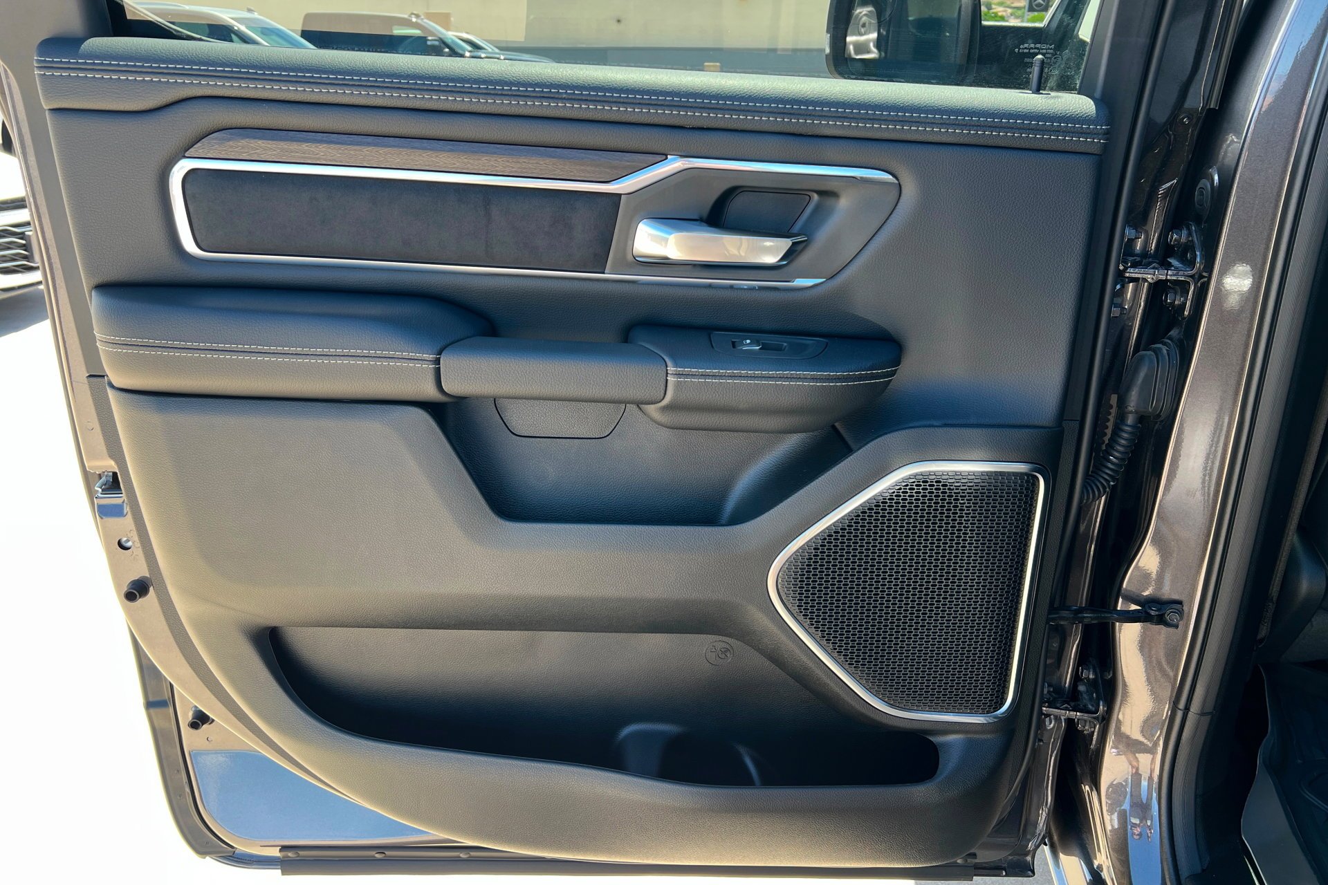 New 2026 Granite Crystal Metallic Clear-Coat Exterior Paint RAM Laramie image 19