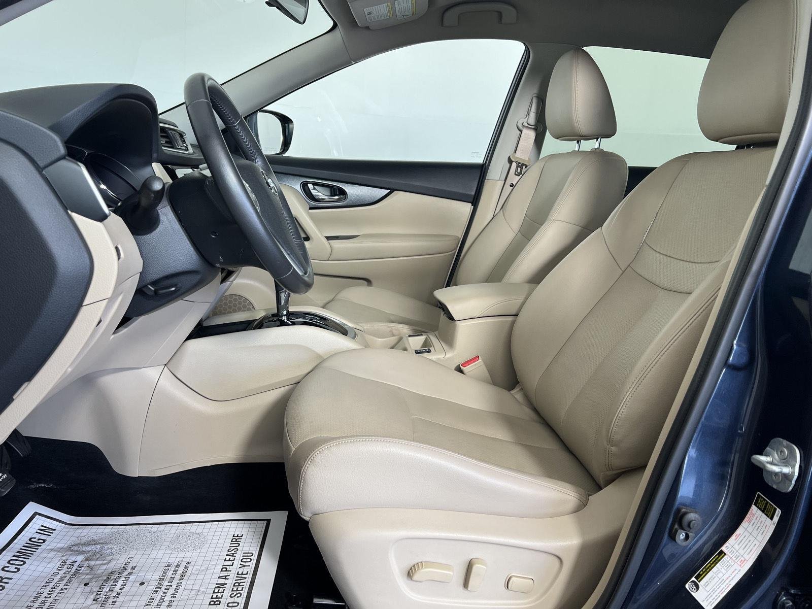 Used 2016 Arctic Blue Metallic Nissan SL image 7