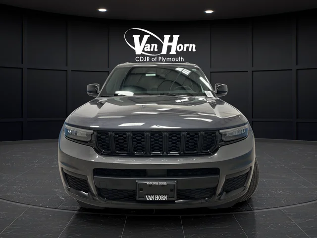 Used 2022 Gray Metallic Jeep Altitude image 2