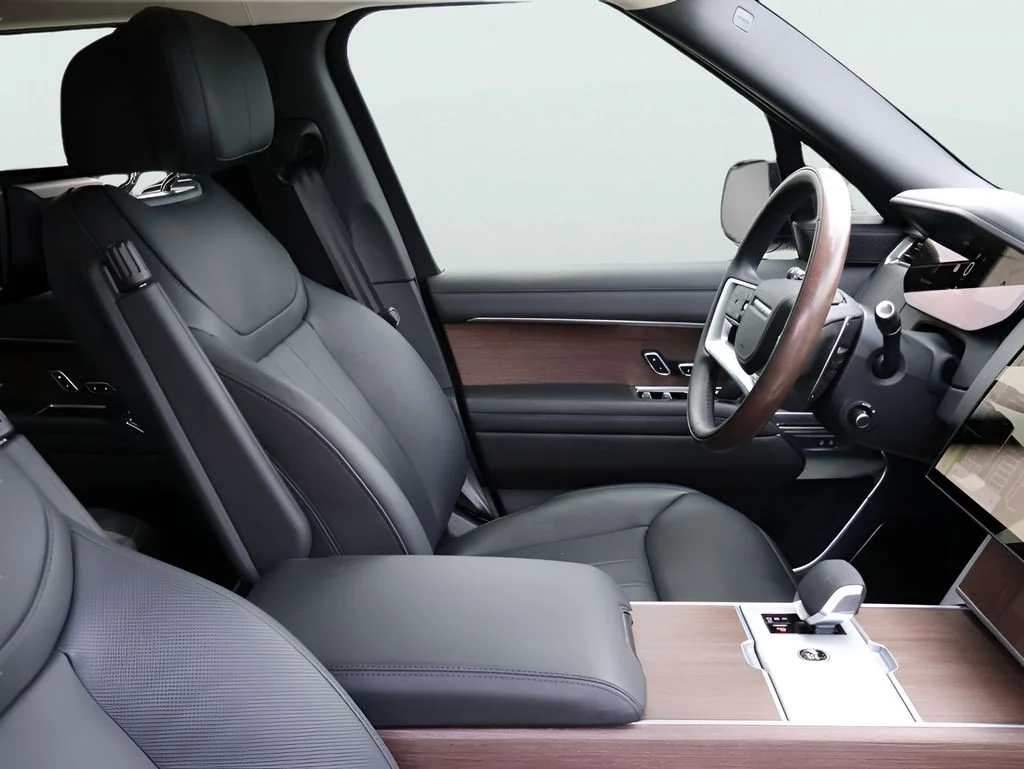 Certified Used 2025 Santorini Black Metallic Land Rover Autobiography image 9