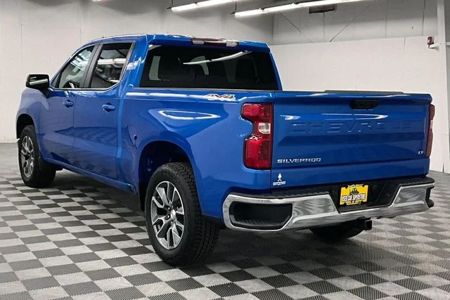 Used 2025 Riptide Blue Metallic Chevrolet LT image 3