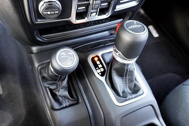 New 2025 Anvil Clear-Coat Exterior Paint Jeep Sport S image 38