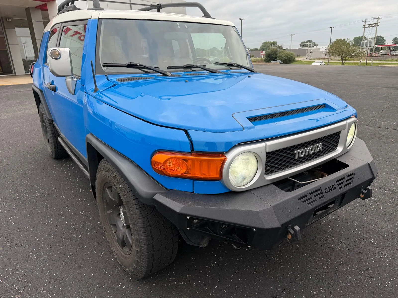 Used 2007 White Toyota Base image 1
