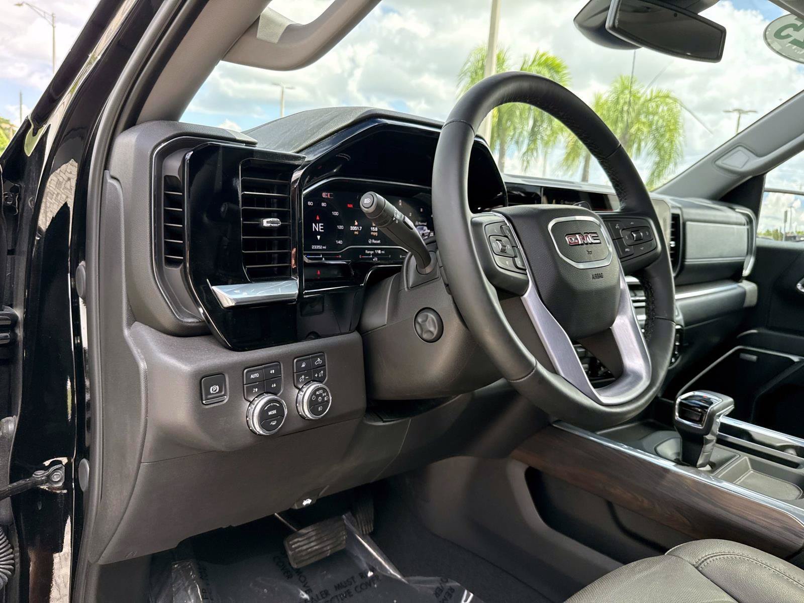 Used 2025 Onyx Black GMC SLT image 20