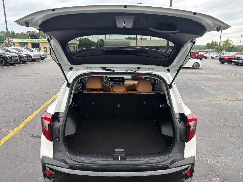 Used 2024 Snow White Pearl Kia EX image 22