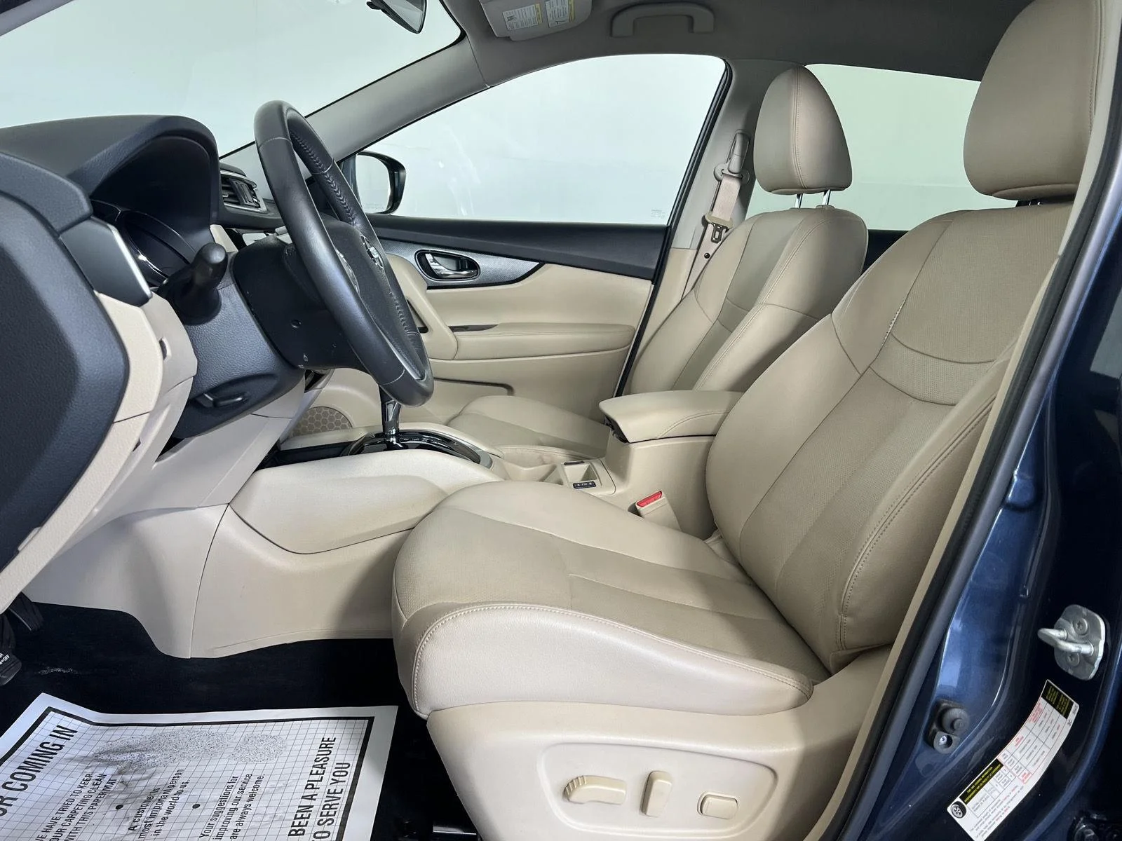Used 2016  Nissan SL image 7