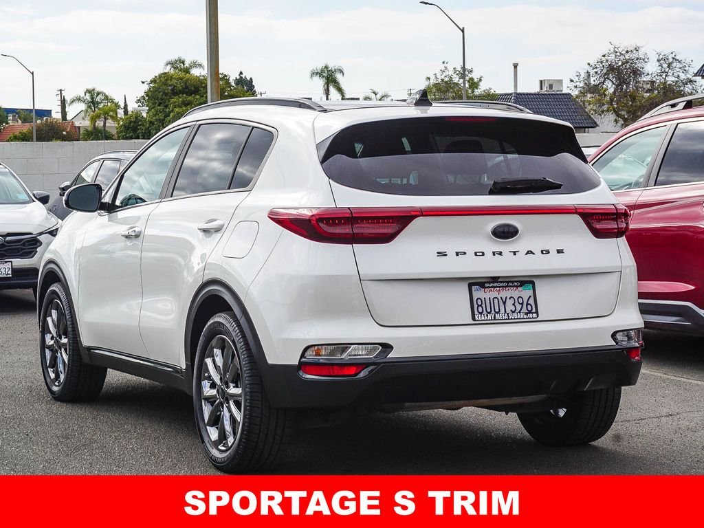 Used 2021 White Kia S image 4