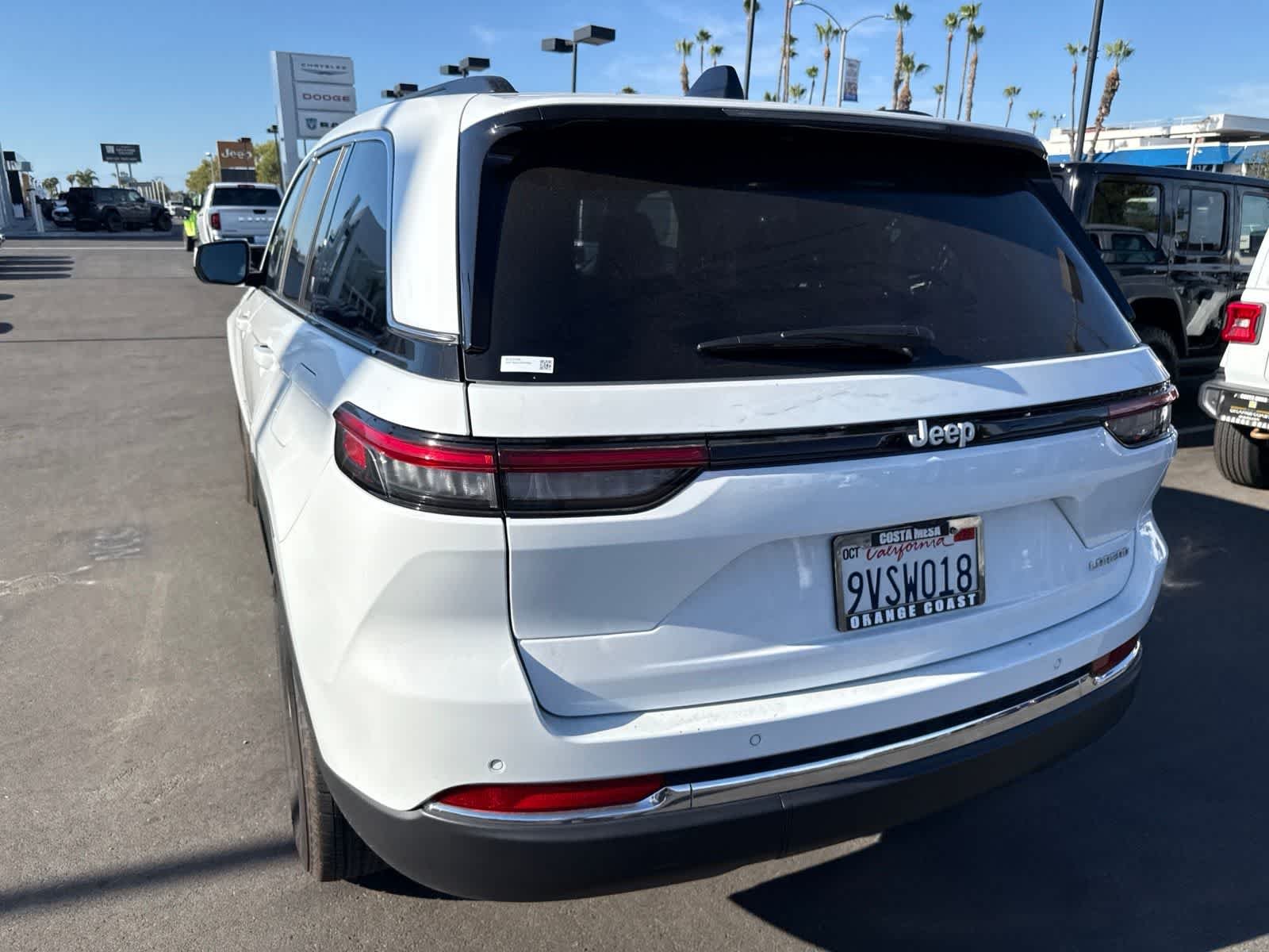 Used 2025 Bright White Clearcoat Jeep Laredo X image 19