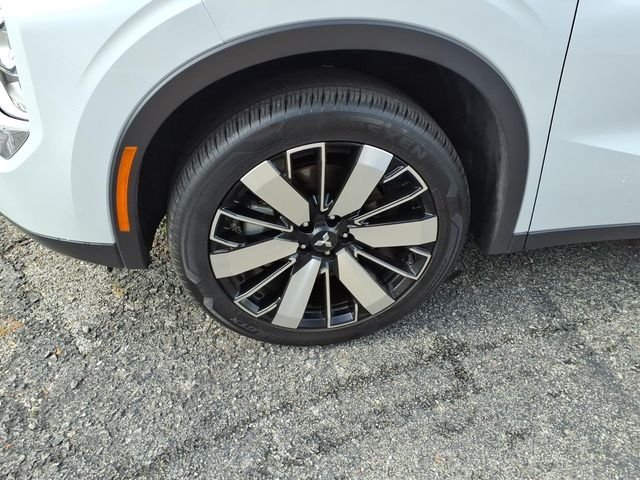 2025 Mitsubishi Outlander SE - Photo 9