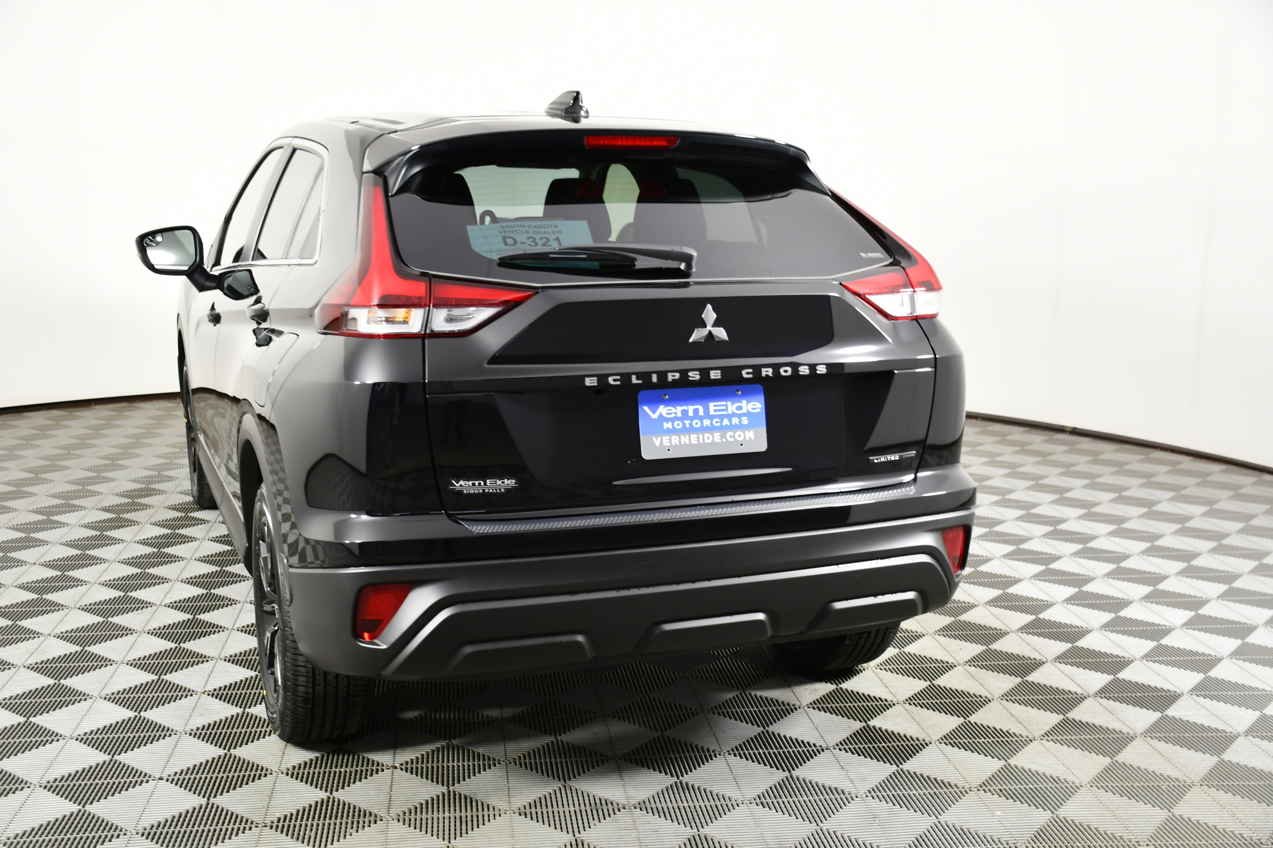 New 2026 Labrador Black Pearl Mitsubishi LE image 7