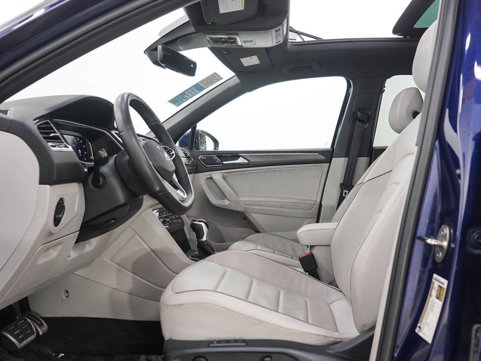 Used 2024  Volkswagen SEL R-Line image 23