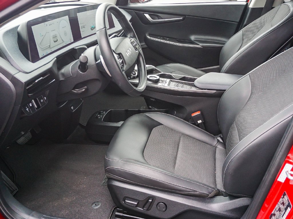 Used 2024 Red Kia Light image 18