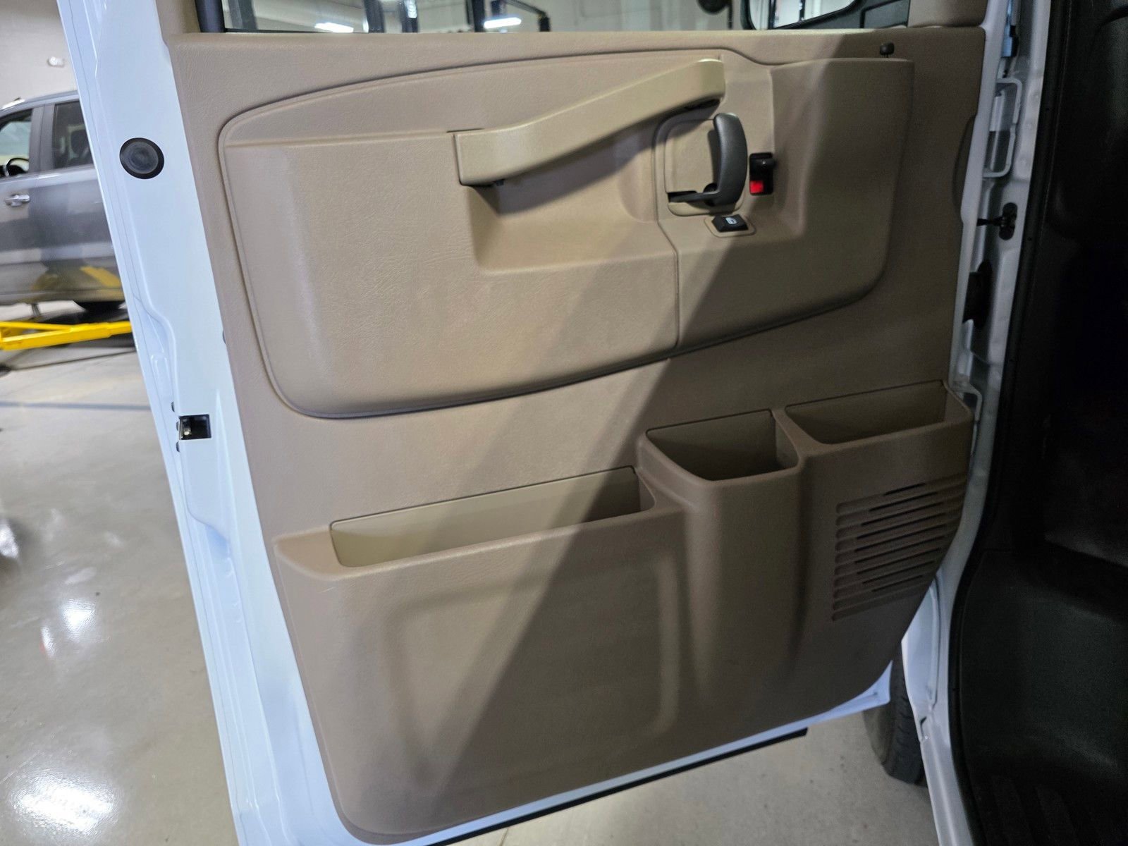 2026 Chevrolet Express Cargo Work Van - Photo 25