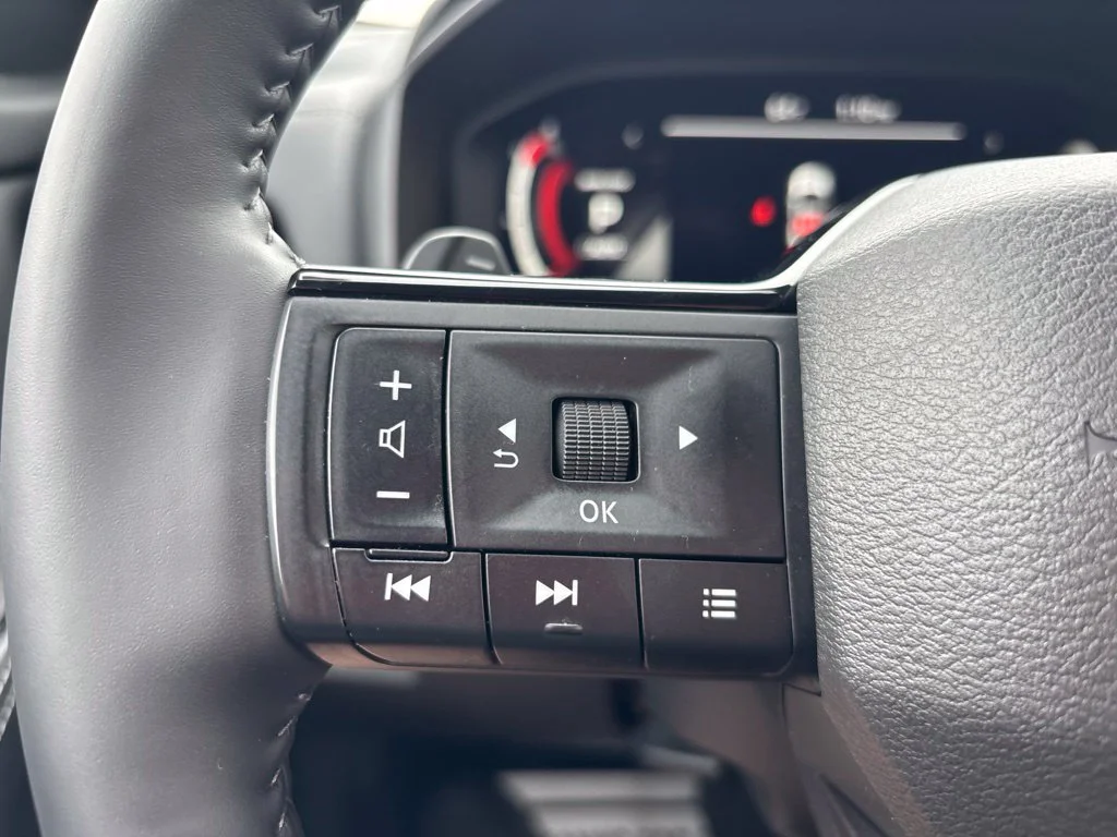 Used 2025 Gray Nissan Platinum image 23