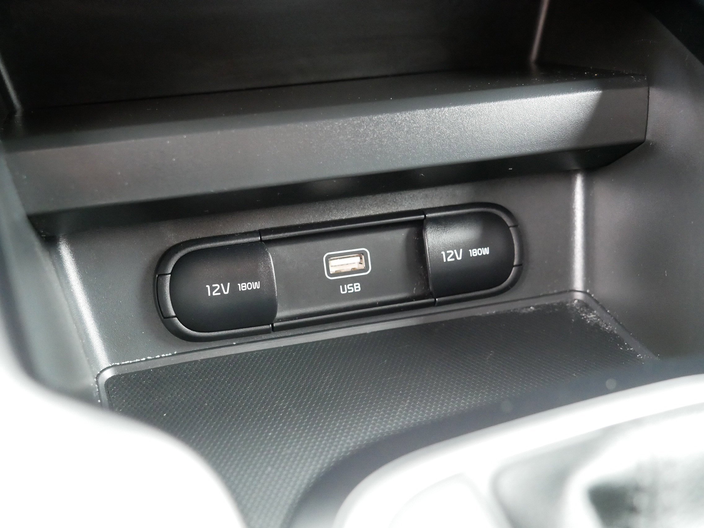 Used 2025  Kia LX image 33
