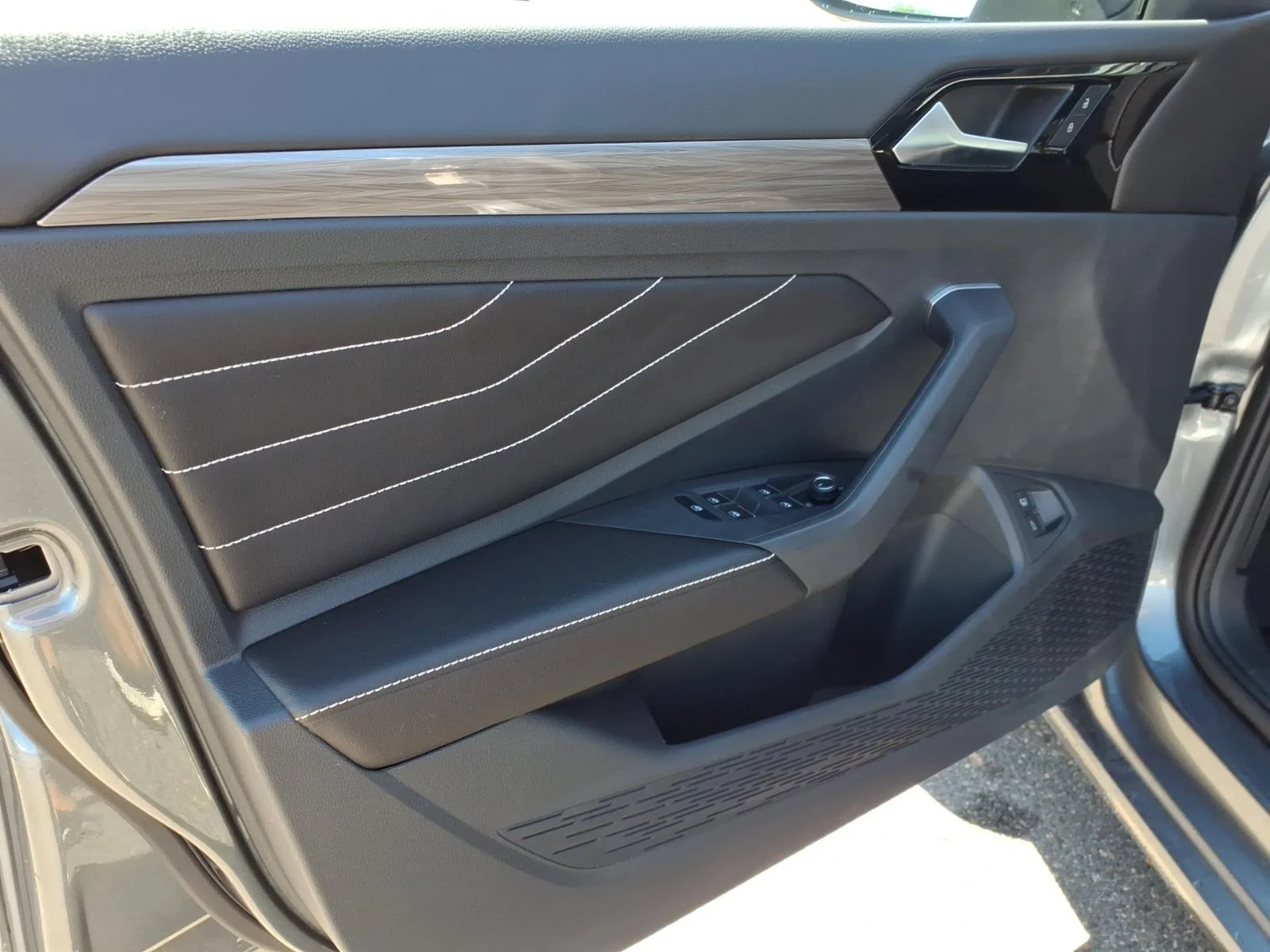 Certified Used 2023 Platinum Gray Metallic Volkswagen SEL image 10