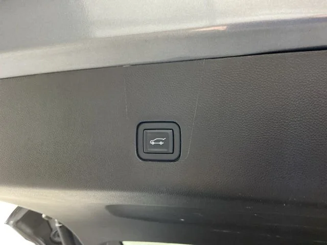 Used 2020  Chevrolet RS image 34