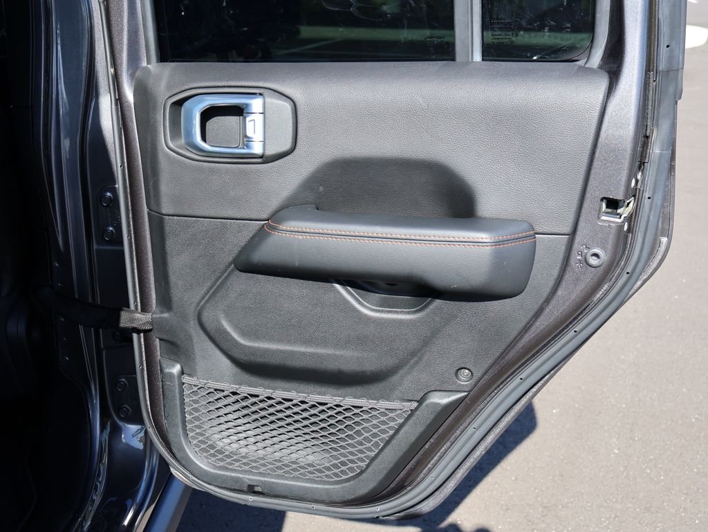 Used 2021 Granite Crystal Metallic Clearcoat Jeep Mojave image 17