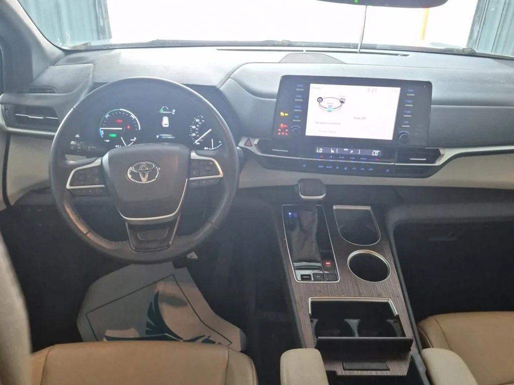 Certified Used 2022 Silver Toyota XLE image 9