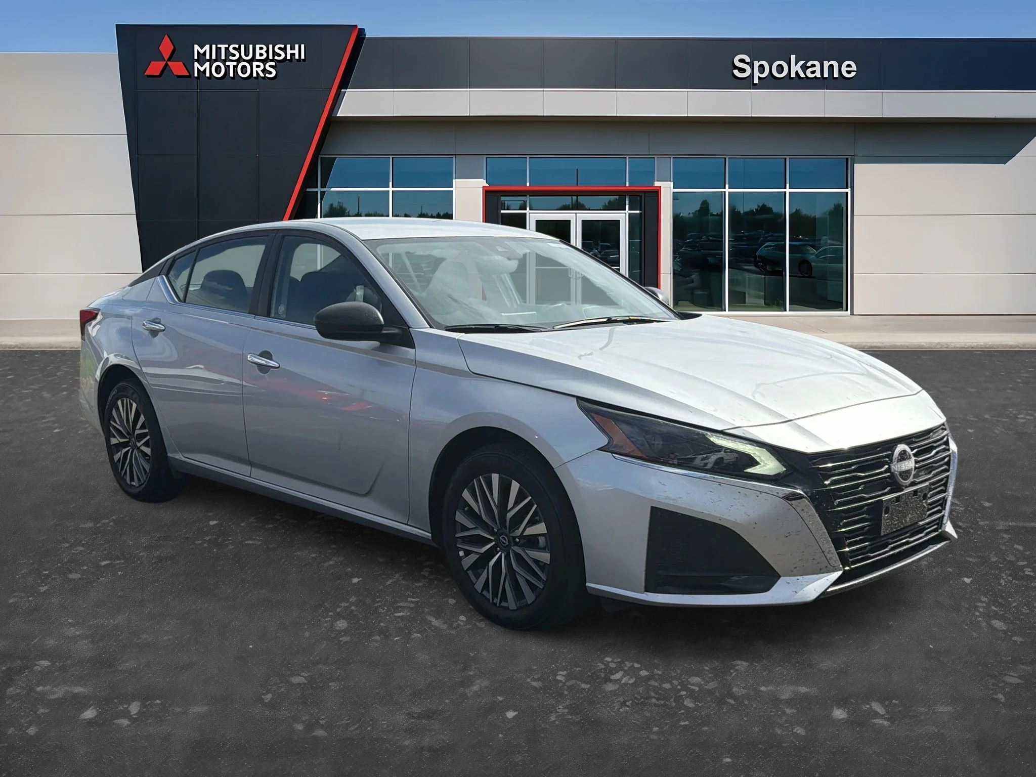 Used 2025 Brilliant Silver Metallic Nissan SV image 1