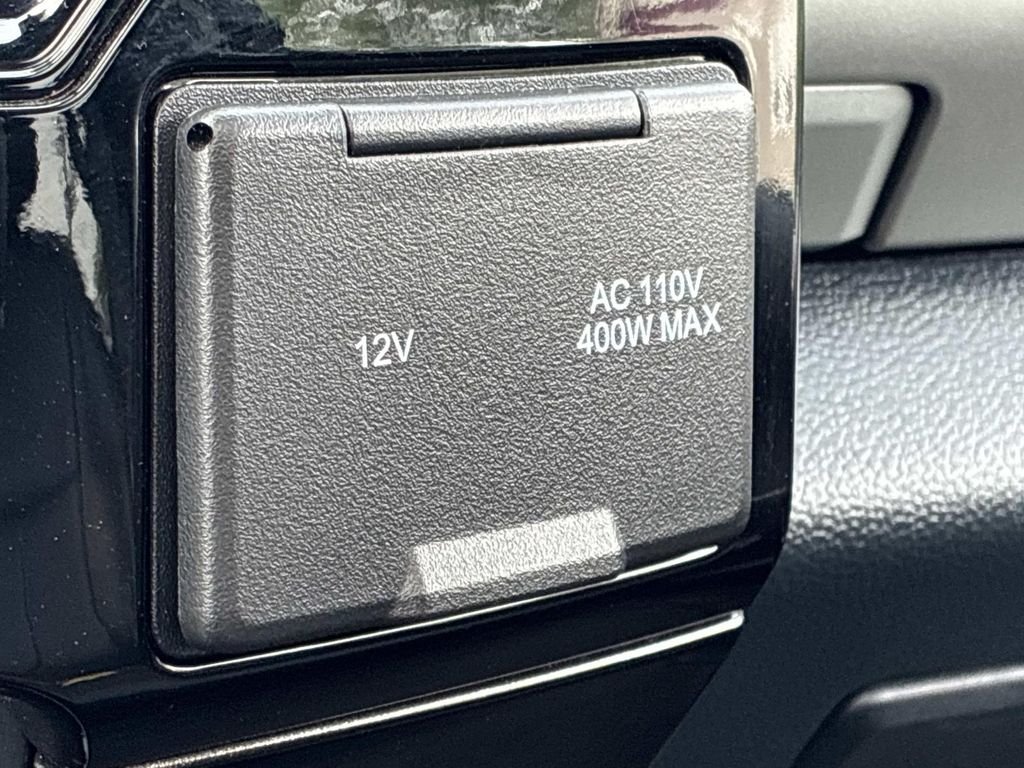 Used 2022 White Ford Lariat image 34