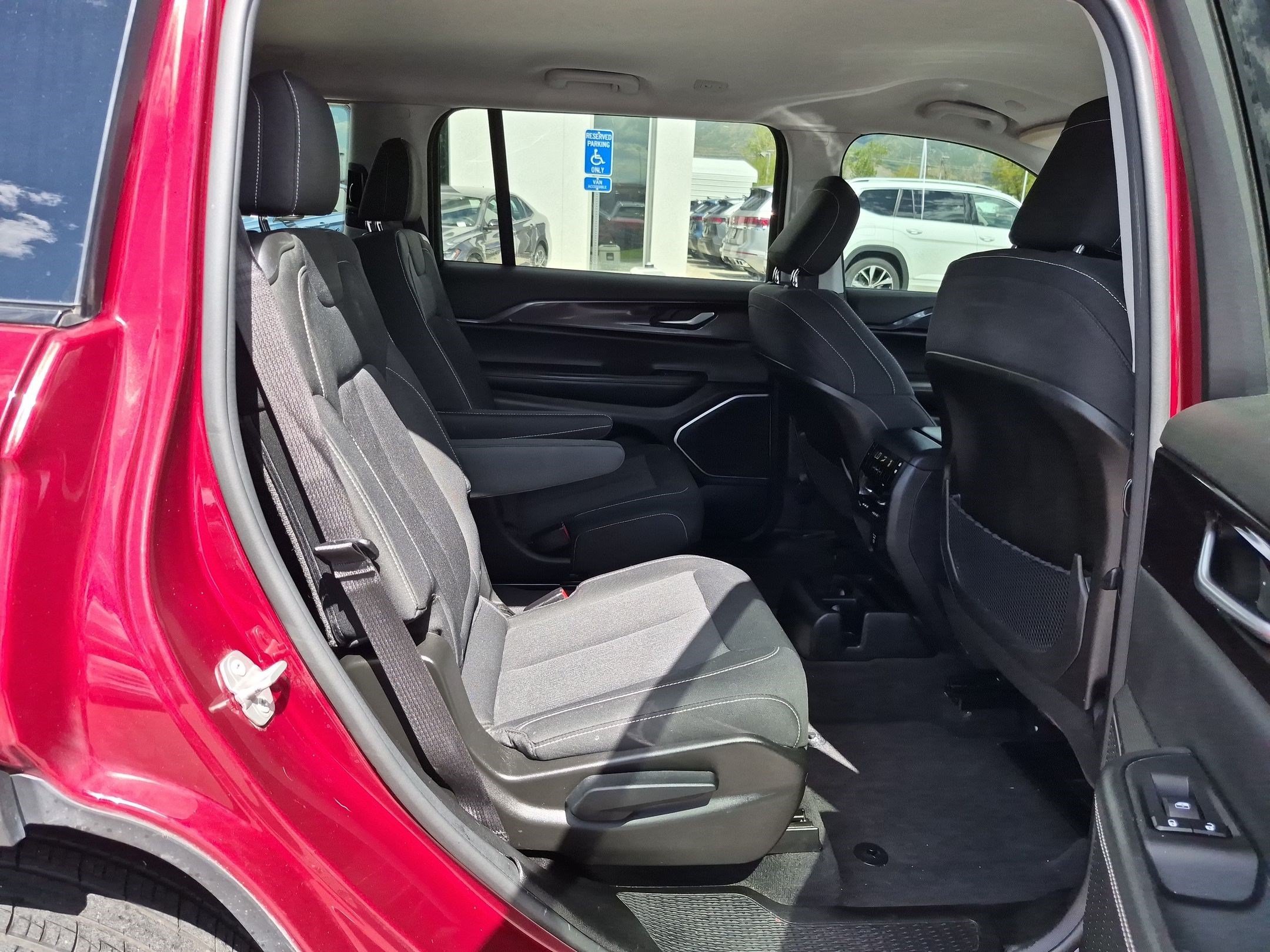 Used 2022 Velvet Red Pearlcoat Jeep Laredo image 28