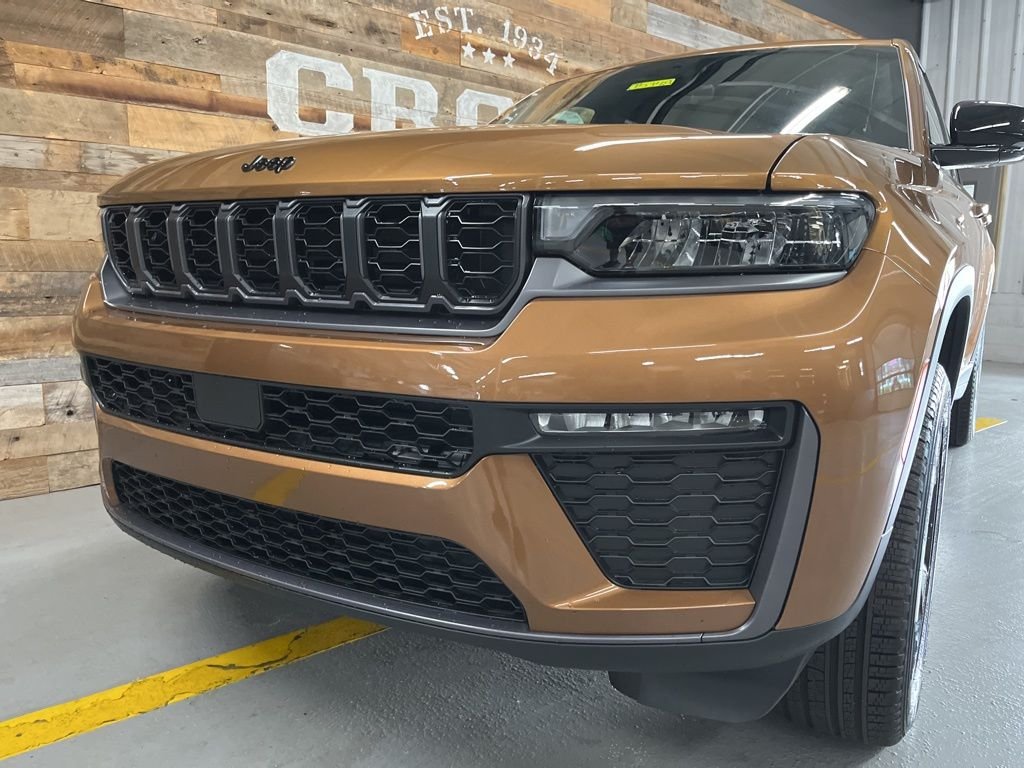 New 2026 Copper Shino Metallic Clear-Coat Exterior Paint Jeep Limited image 11