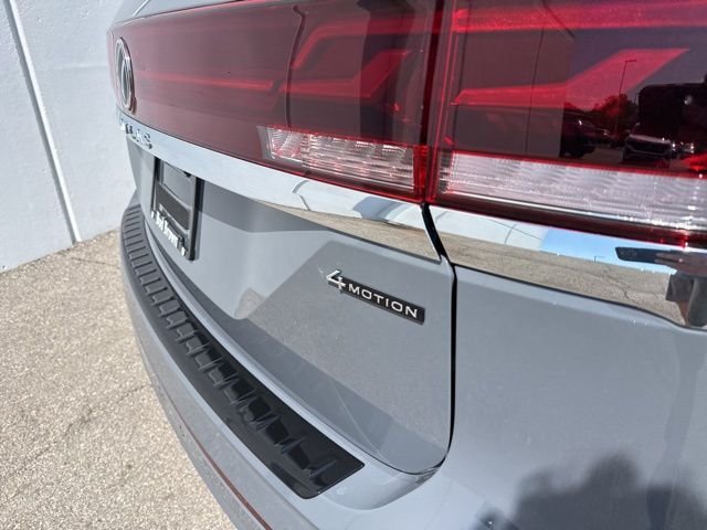 New 2026 Pure Gray Volkswagen 2.0T SEL Premium R-Line image 8