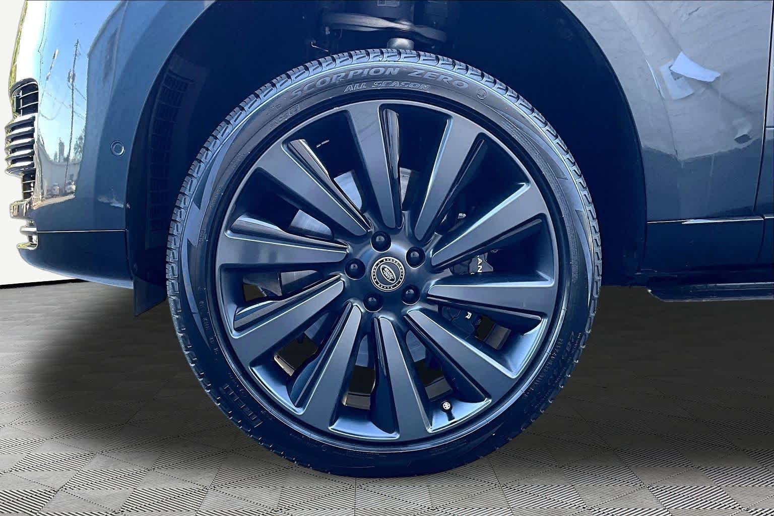 Used 2023 Carpathian Grey Premium Metallic Land Rover SV image 11