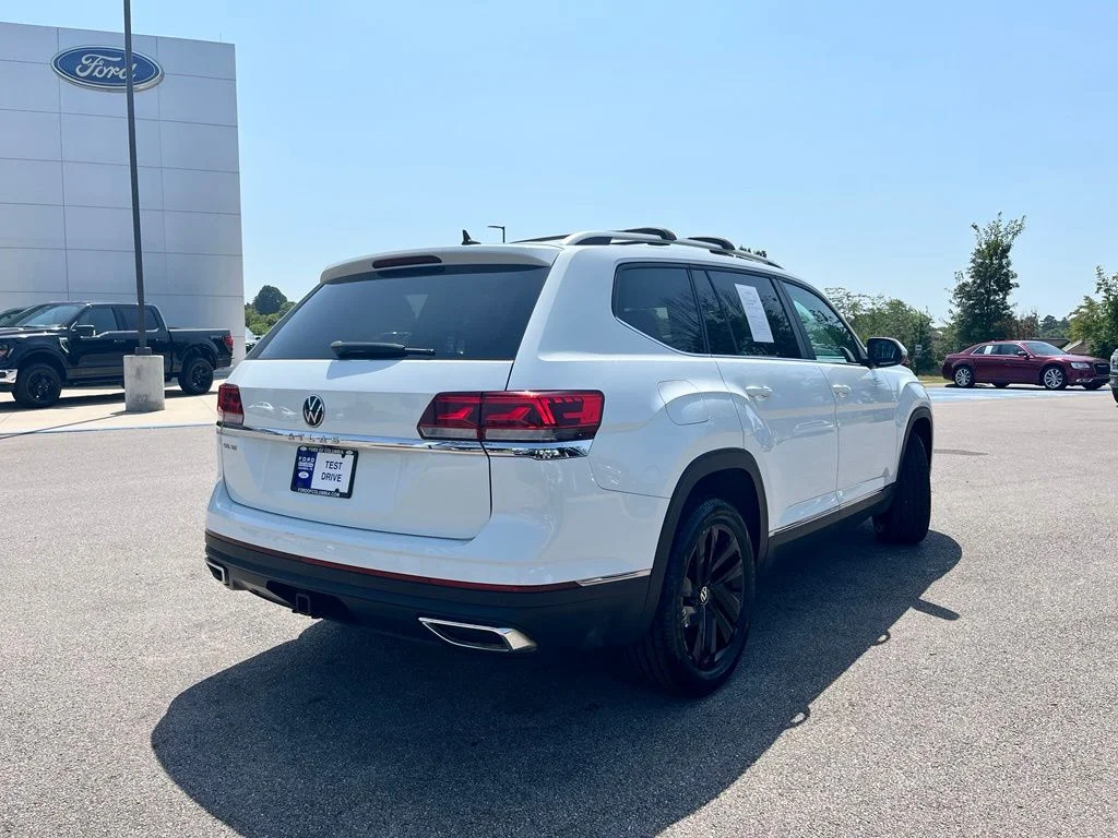Used 2021 White Volkswagen SEL image 5
