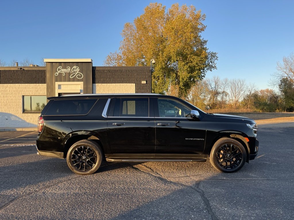 2022 Chevrolet Suburban Premier photo 3