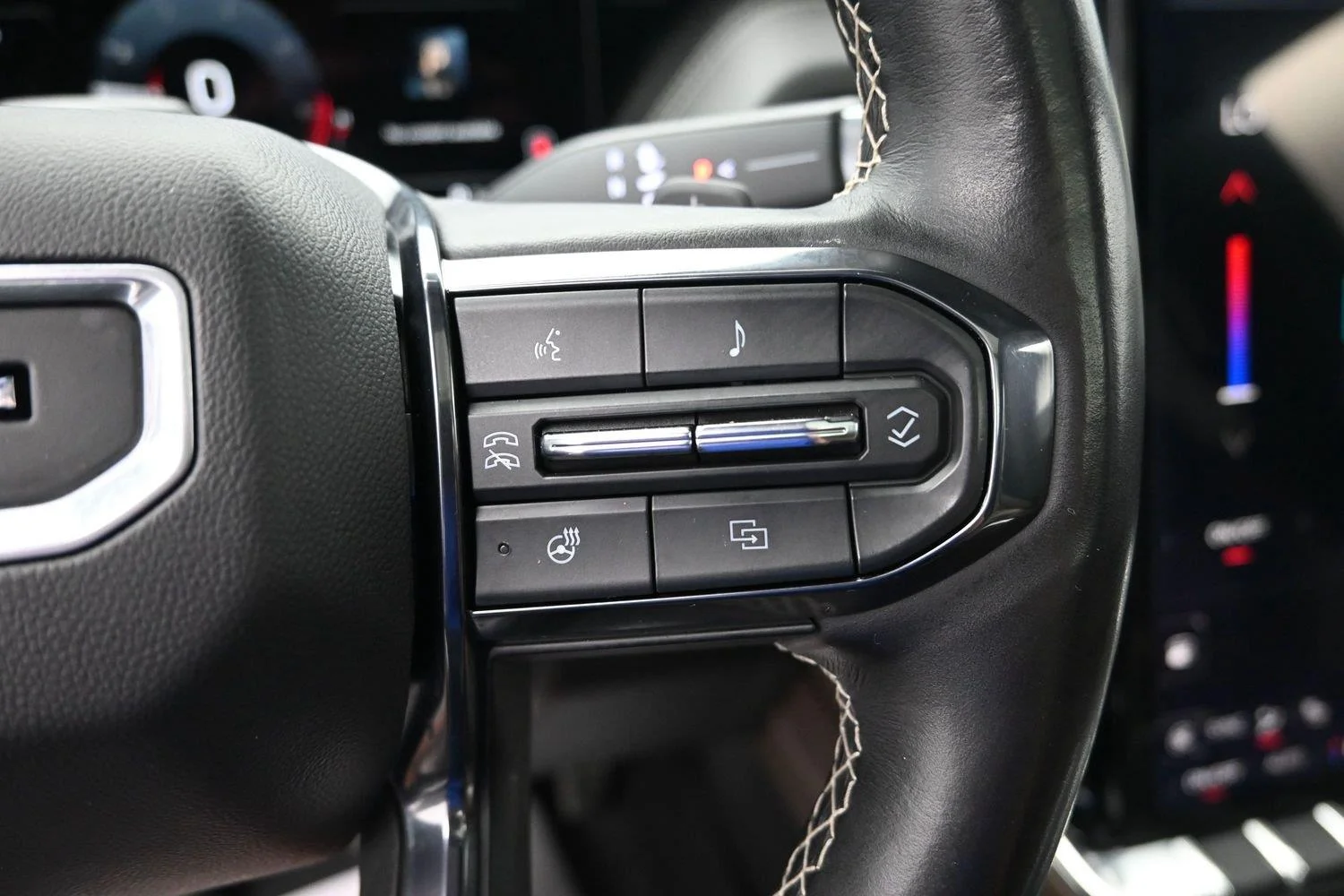 2025 GMC Yukon Denali Ultimate - Photo 33