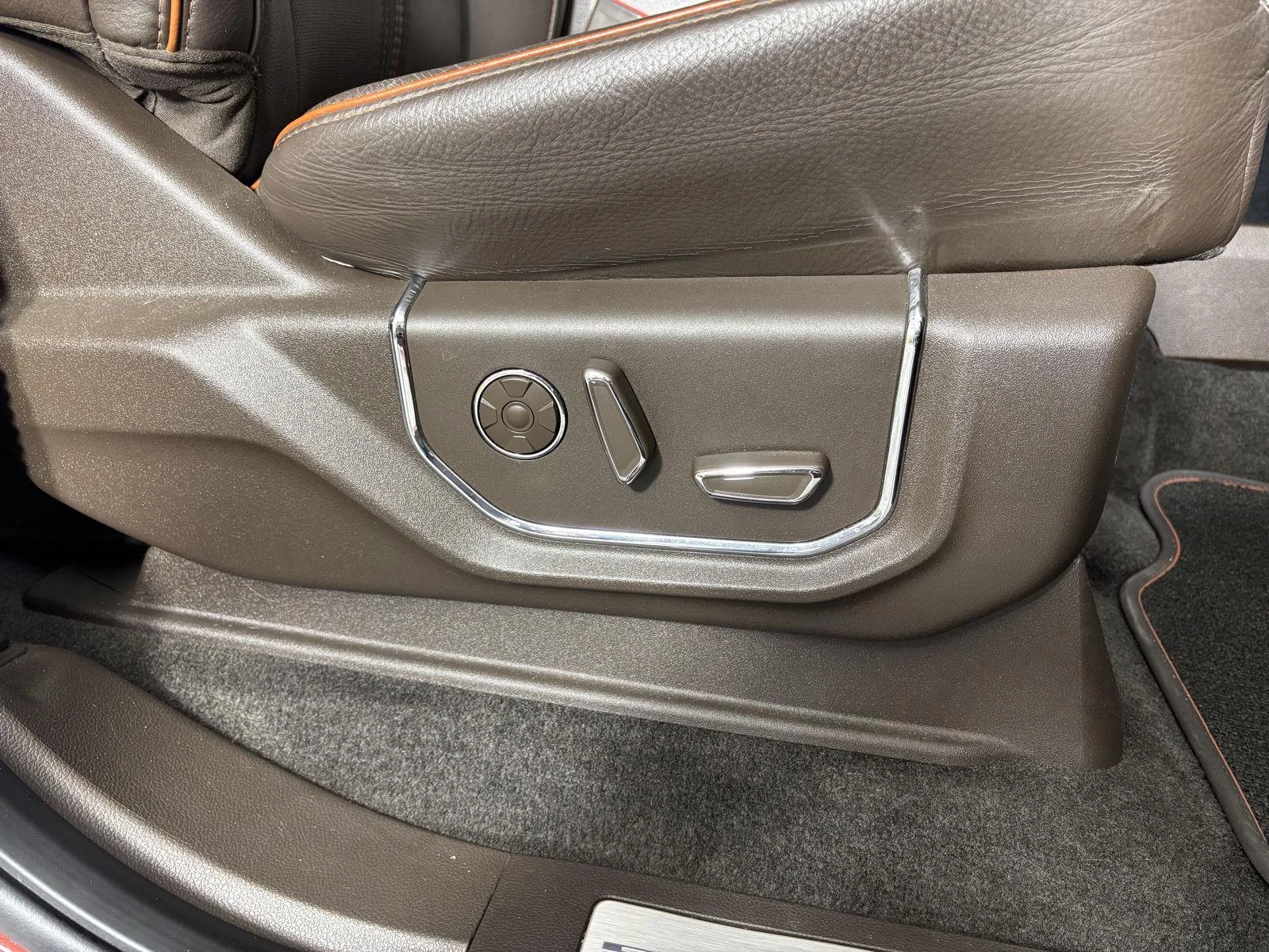 Used 2017 Bronze Fire/Caribou Ford King Ranch image 23